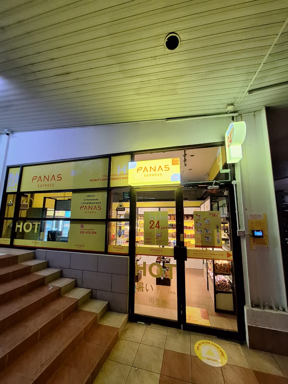Ixora Apartment (118th Store)